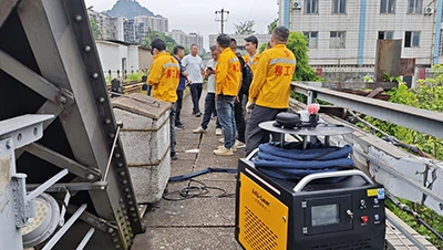 Настраиваемое лазерное уборка Chengdu Mrj-Laser помогает Liuzhou Heavy отрасл...